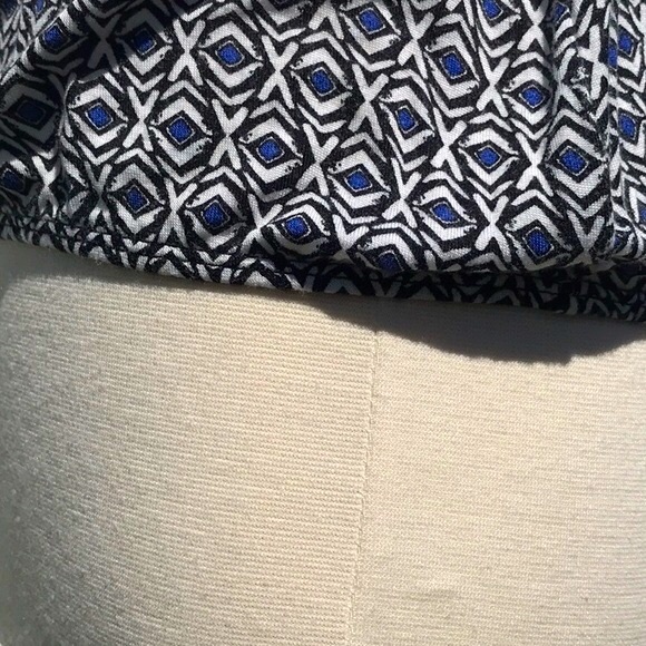 Max Studio Black White Blue Sleeveless Printed V Neck Elastic Waist Top Size Med - Picture 10 of 15